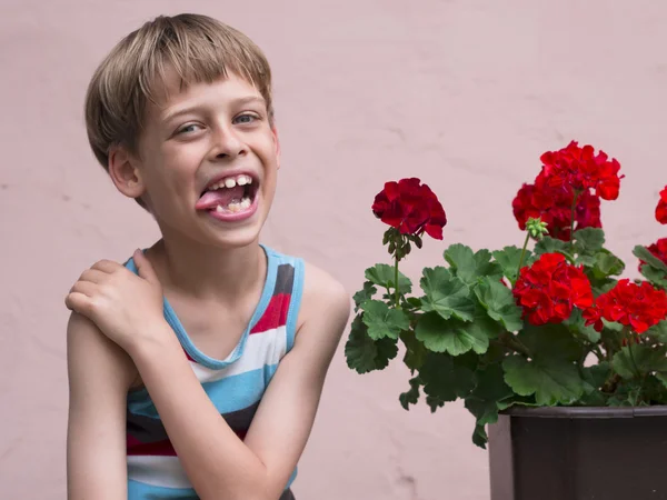 Portret van een gelukkige jongen — Stockfoto