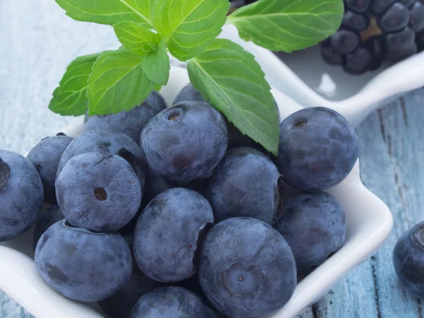 Fresh and juicy blueberries — Stock Photo, Image