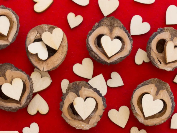 Pequeños corazones de madera — Foto de Stock