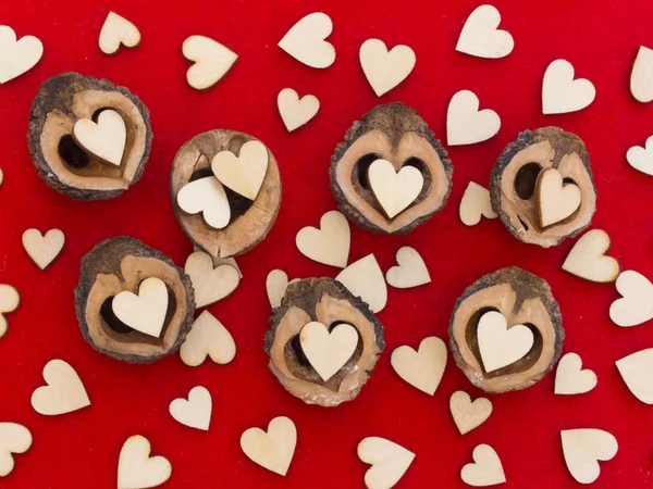 Pequeños corazones de madera — Foto de Stock