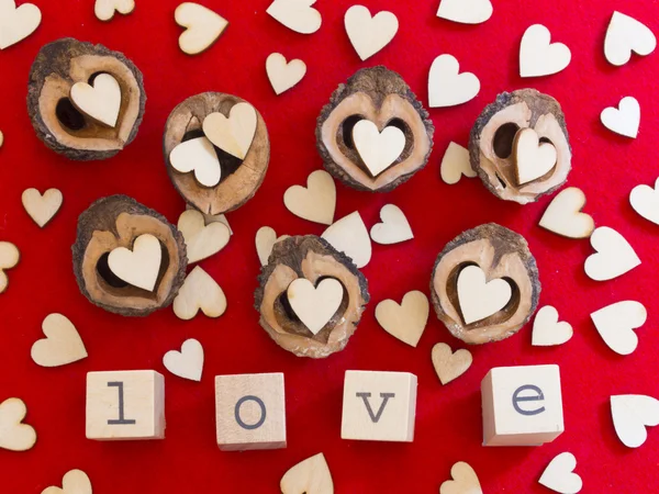 Pequeños corazones de madera — Foto de Stock