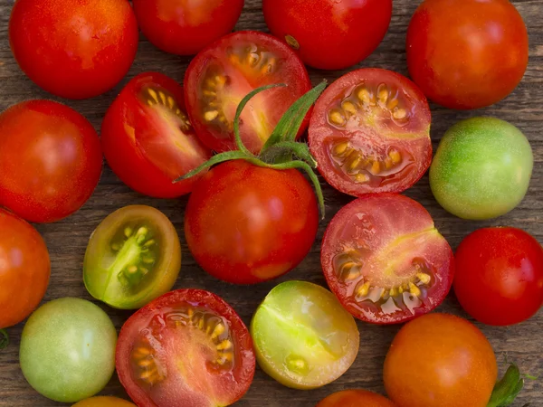 Fresh cherry tomatoes — Stock Photo, Image