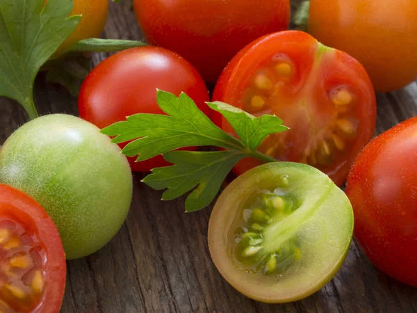 Fresh cherry tomatoes — Stock Photo, Image