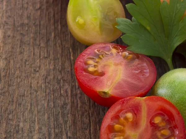 Frische Kirschtomaten — Stockfoto