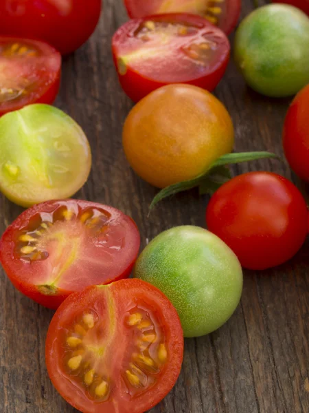 Свежие помидоры черри — стоковое фото