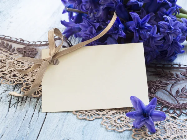 Blank note with spring flowers — Stock Photo, Image