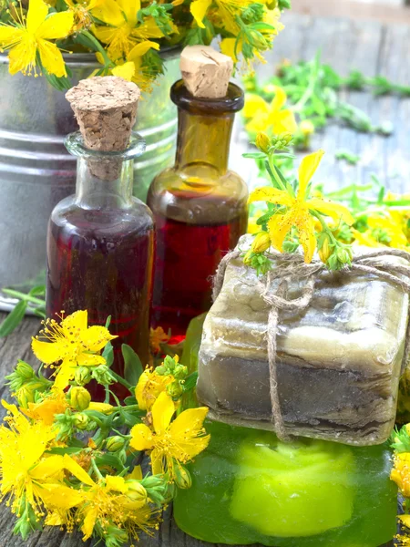 St John's wort oil — Stock Photo, Image