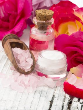 Güllü doğal kozmetik