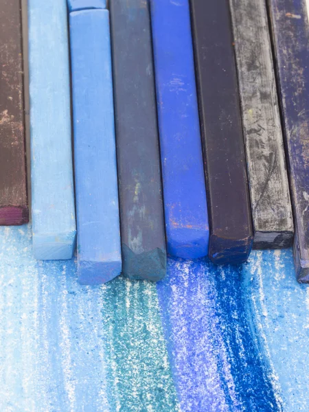 Lápices de colores crean fondo abstracto — Foto de Stock