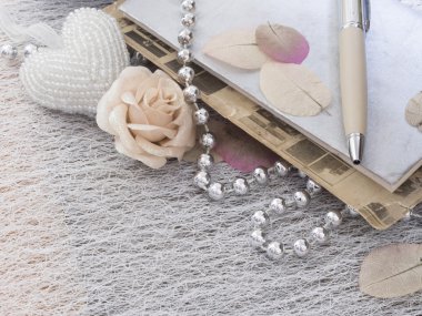 İncili kadın aksesuarları