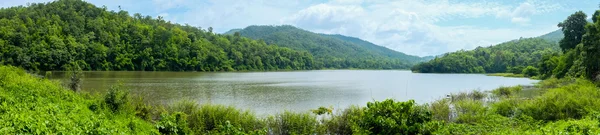 Panorama landscape of green lake with mountain — Stock Photo, Image