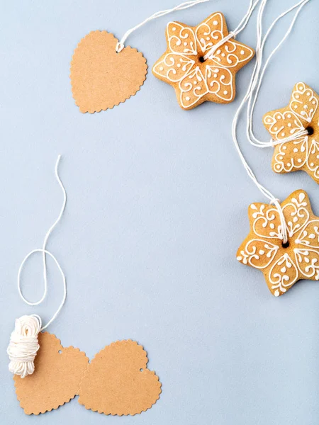 Minimalist Christmas gingerbread cookies frame. — Stock Photo, Image