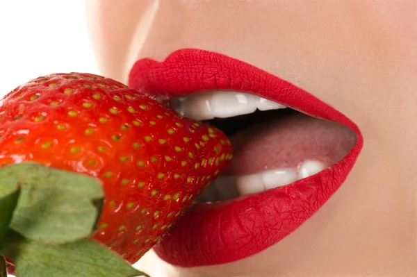 Woman eating strawberry, sensual red lips — Stock Photo, Image