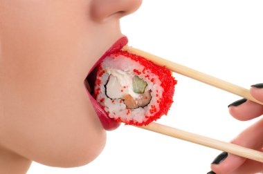 kadın yemek suşi roll