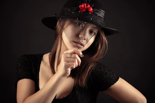 Raza mixta coreano ruso adolescente chica con velo cara — Foto de Stock