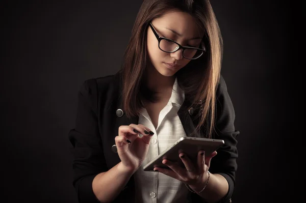 Teenager girl working with tablet — Stock Photo, Image