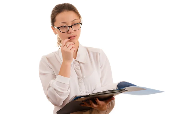 Nadenkend Koreaanse meisje student met mappen — Stockfoto