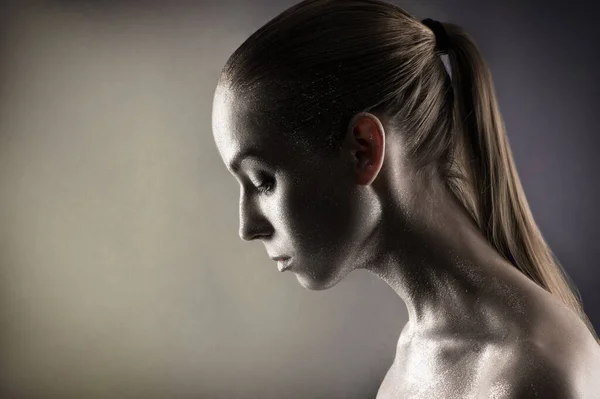 Perfil Cara Hermosa Mujer Con Polvo Plata — Foto de Stock