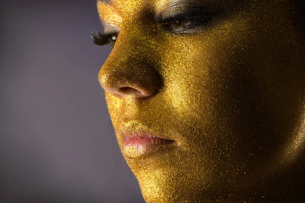 Close Portrait Woman Gold — Stock Photo, Image