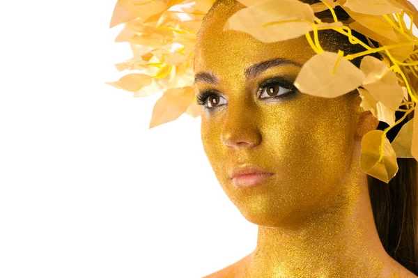 Hermosa Cara Mujer Con Oro Polvo Primer Plano — Foto de Stock