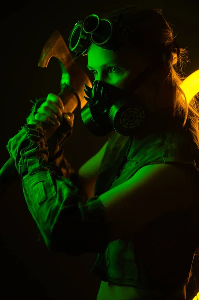 Γυναίκα Μάσκα Αερίου Steampunk Νέον Φως — Φωτογραφία Αρχείου