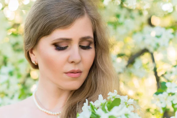 Mujer Retrato Con Hermoso Maquillaje —  Fotos de Stock