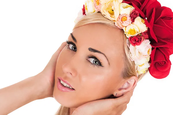 Schönes Frauengesicht mit floralem Rand — Stockfoto