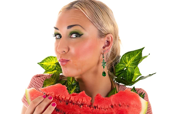 Mujer comiendo sandía sorpresa — Foto de Stock