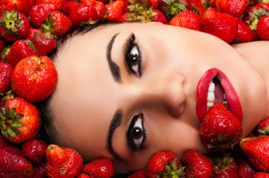 Çilek güzel yüzüne