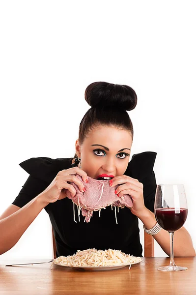 Beautiful woman eating raw meat — Stock Photo, Image