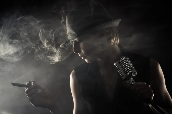 Jazz singer with cigar and microphone — Stock Photo, Image