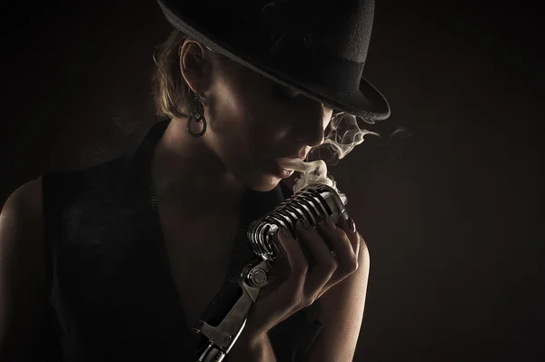 Silhouette singer woman with retro microphone — Stock Photo, Image