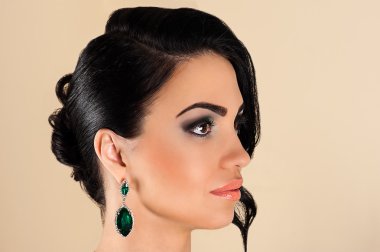 Şık saç modeli ile kadın moda