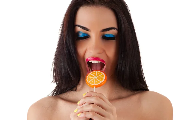 Mujer emocionalmente comer piruleta — Foto de Stock