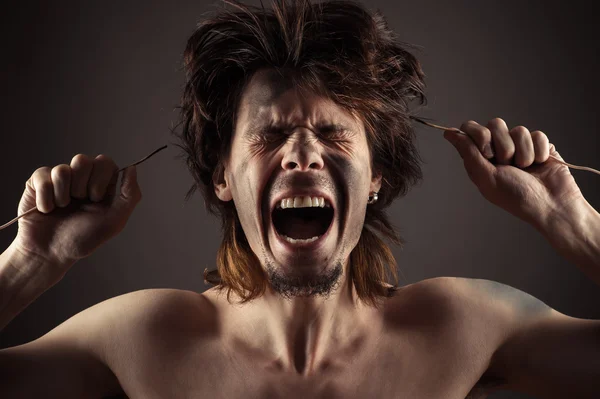 Muž křičí problém s elektřinou — Stock fotografie