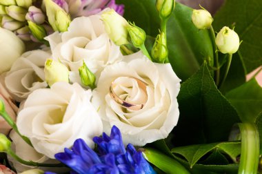 Güzel alyans düğün buket çiçek