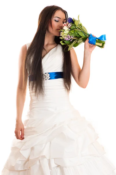 Gyönyörű nő egy esküvői csokor szagú — Stock Fotó