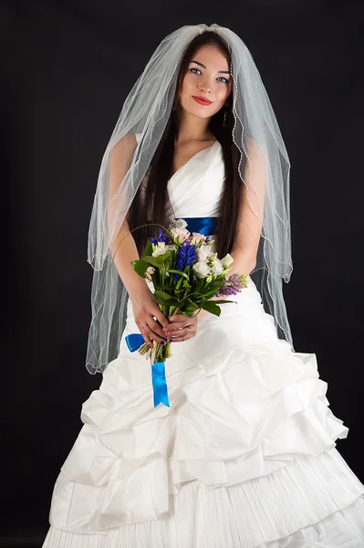 穿着婚纱的漂亮女人 — 图库照片