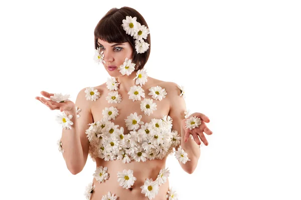Donna crisantemi fiori sorpresi sul corpo — Foto Stock