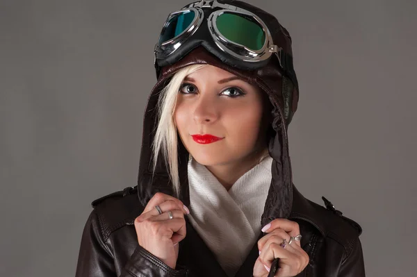 Portrait beautiful woman in aviator helmet — Stok fotoğraf