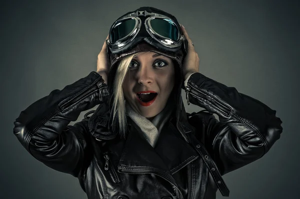 Surprised beautiful woman pilot — Zdjęcie stockowe