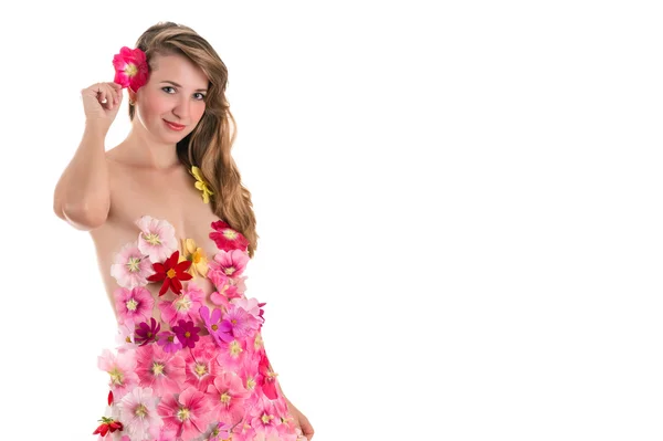 Женщина в платье из цветов — стоковое фото