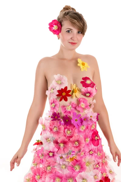 Mulher bonita em um vestido de flores — Fotografia de Stock