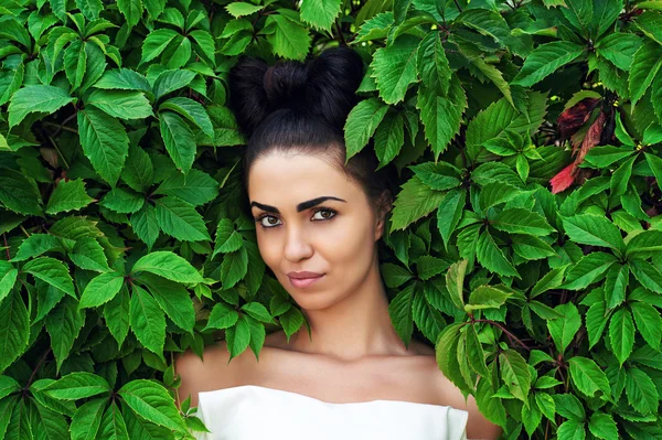 Beautiful woman with luxurious hairstyle closeup — Stock Photo, Image