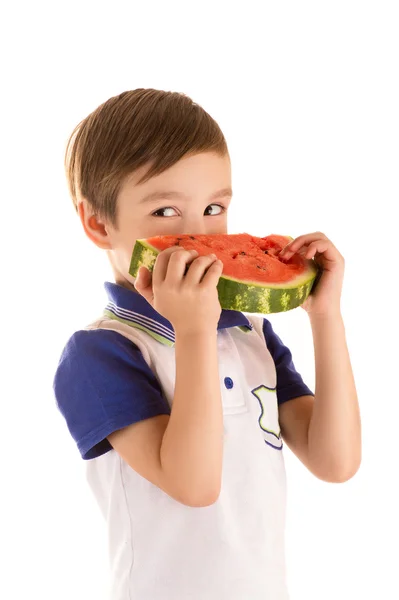 Kleiner Junge isst Wassermelone isoliert auf weiß — Stockfoto