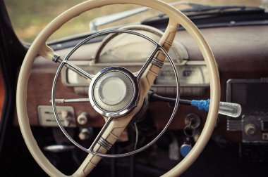 Retro araba direksiyon