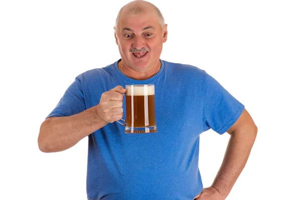 Man in a blue shirt with a mug of beer in hand — Stock Photo, Image