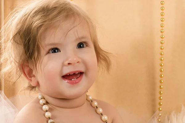 Portrait charmant bébé féminin — Photo