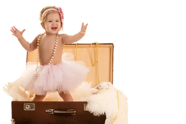 Little girl sings while standing in a suitcase — Stock Photo, Image