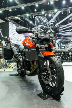 Triumph Tiger 800 XRT.